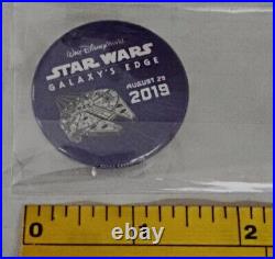 Disney's Star Wars Collectibles GALAXY'S EDGE Souvinir Lot Pins Badges Passes