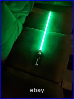 Star Wars Galaxy's Edge Yoda Legacy Lightsaber Set. New 2023